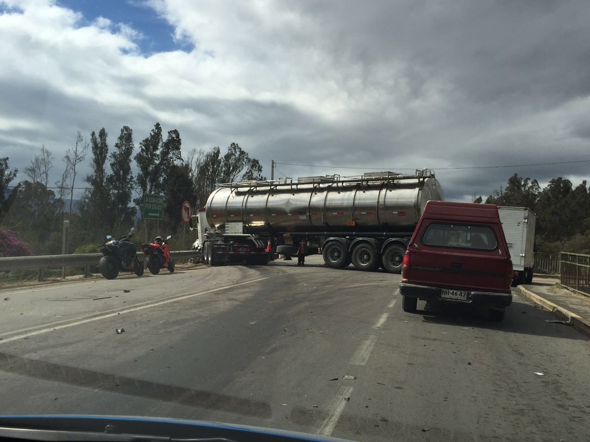 CCNChile's tweet photo. Limache: Accidente en puente la Victoria de  Limache. https://t.co/WShH2LRBUm