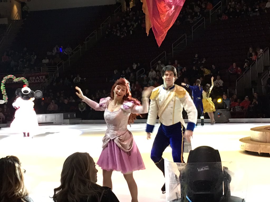 bluebandpicc01's tweet image. James flips for Ariel even on ice! @MASHMusical #MASHLittleMermaid