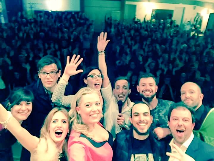 LorenzoAiazzi's tweet photo. #ilpiugrandespettacolodopoilbigbang  #siamonoi #teatro #emozioniinfinite #emozioni #soldout #toderi #gioia #Arte https://t.co/blh83Hfp6A