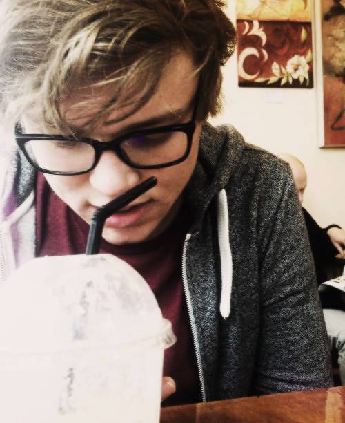 5SOSLocate tweet picture