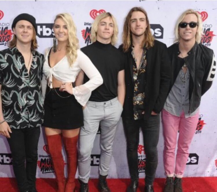 Foto de los chicos en la alfombra roja

I vote for #R5 #YouKnowYouLoveThem <a href="/radiodisney/">RADIO DISNEY</a>