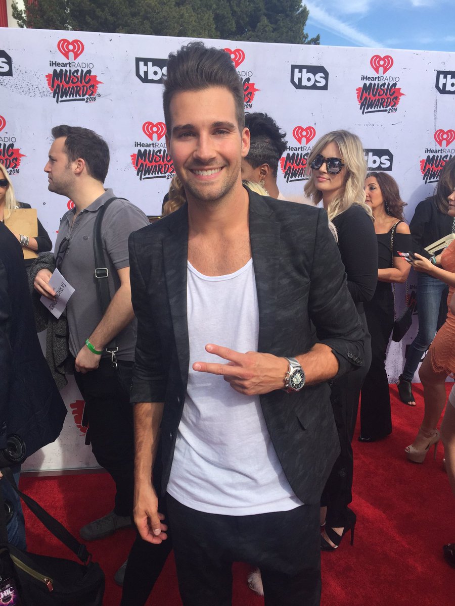 Ahhh!  <a href="/jamesmaslow/">James Maslow</a> is here!  #RedCarpet #iHeartAwards
