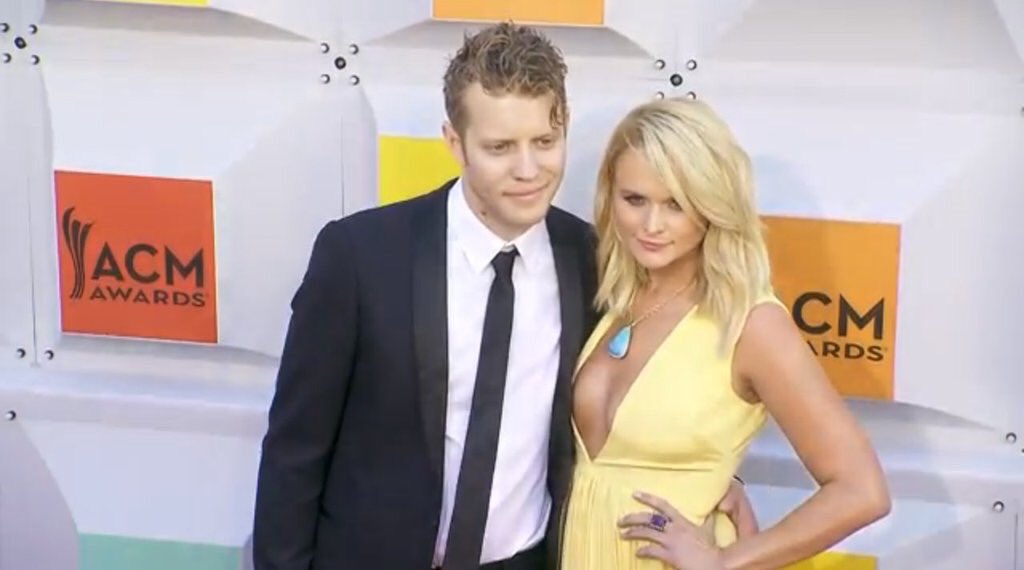 MirandasRanFans's tweet image. Miranda is in yellow and has her new man on her arm. I'm so happy for her. She looks so radiant.