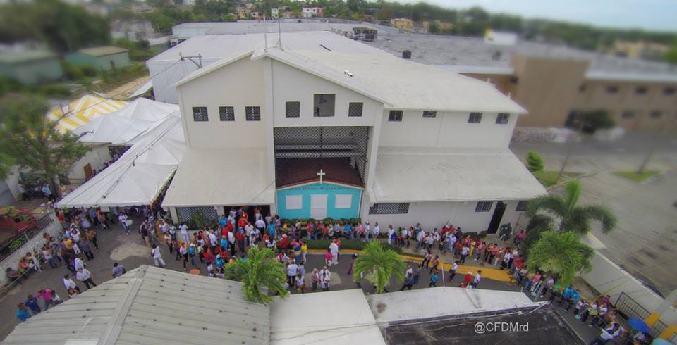 AdoradoresUni2's tweet photo. La #Misericordia de #Dios se está #derramando grandemente en #RepúblicaDominicana y en el #mundo entero. https://t.co/p5Nd48fO9q