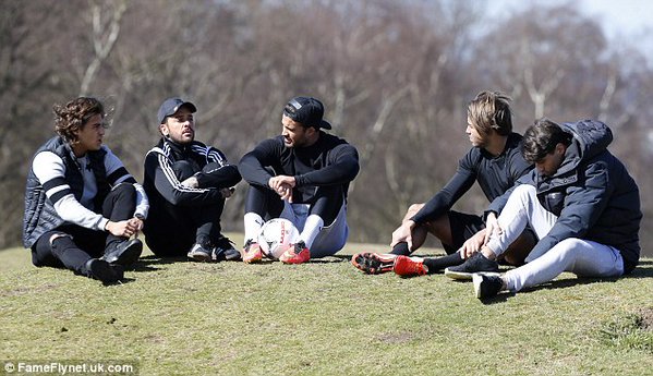 Towiecenter's tweet photo. TONIGHT | 10pm | @ITVBe- @ChrisJClark_ &amp; @P_Wicks01 &amp; @JamesLock__ &amp; @MichaelHassini &amp; @jbclark_ #TOWIE https://t.co/k8xKWThjqf