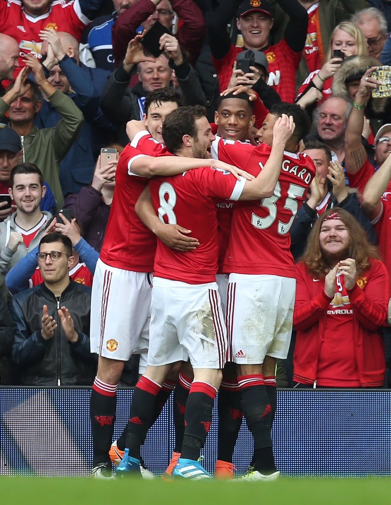 juanmata8's tweet photo. Great win on Sir Bobby Charlton's Day! 🔴🔴 @ManUtd https://t.co/pqTFbup1JX