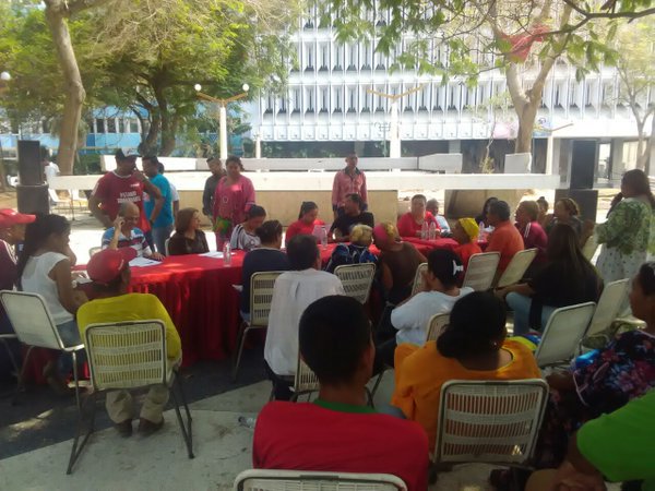 Secreguajira's tweet image. RT CPatriaZulia: Hoy invitamos a todo el pueblo del Zulia a seguir activado en las plazas Bolívar para decir #EsaAm