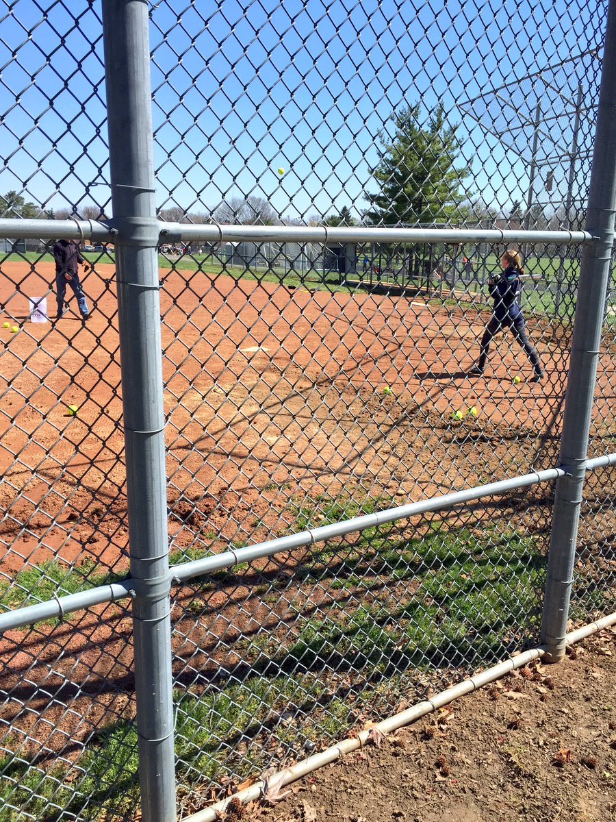 UAJBA's tweet image. Love it! This youngster takes BP 10' behind the plate. #futurestar #savethebox