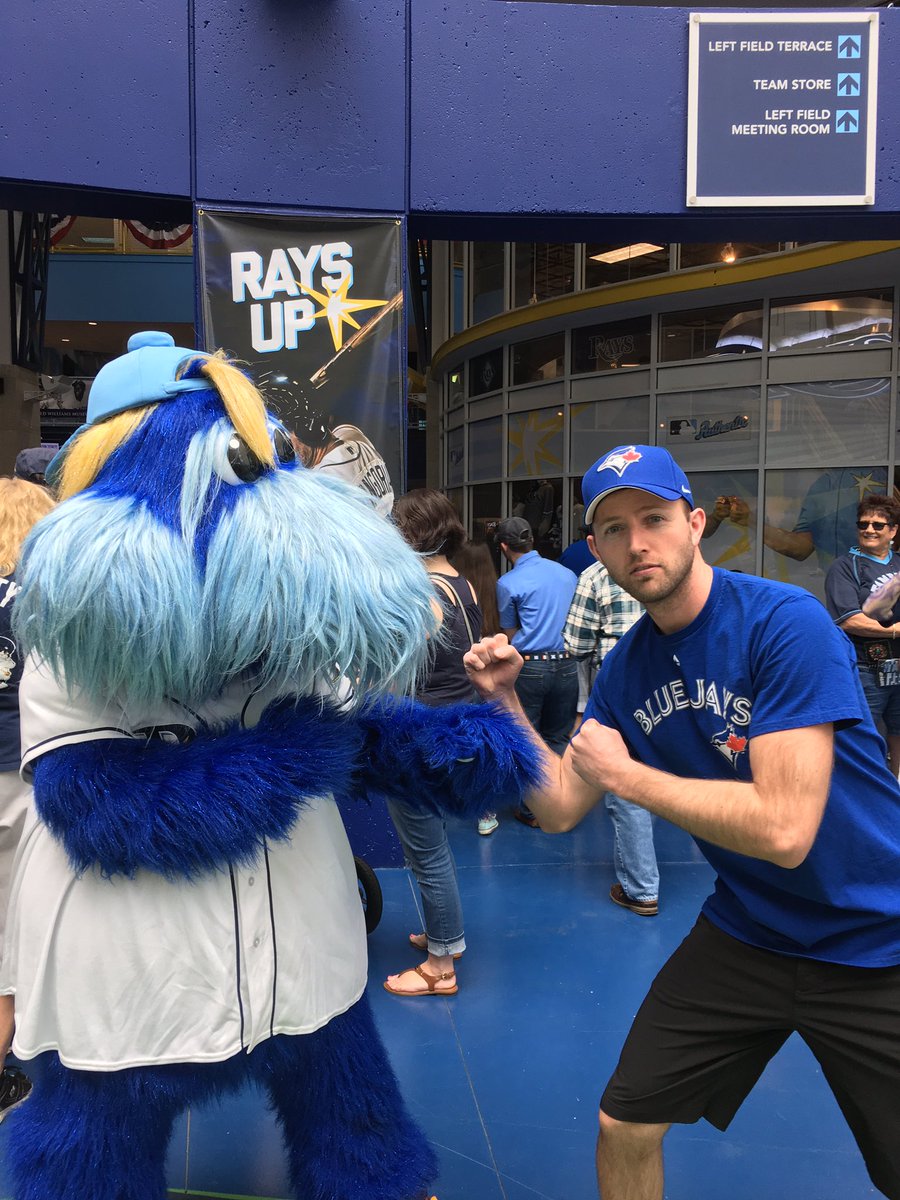 mike_rilling's tweet image. Ready to watch @BlueJays opening day! First, showdown with @RaysRaymond mascot!! #OpeningDay #BlueJays #OurMoment