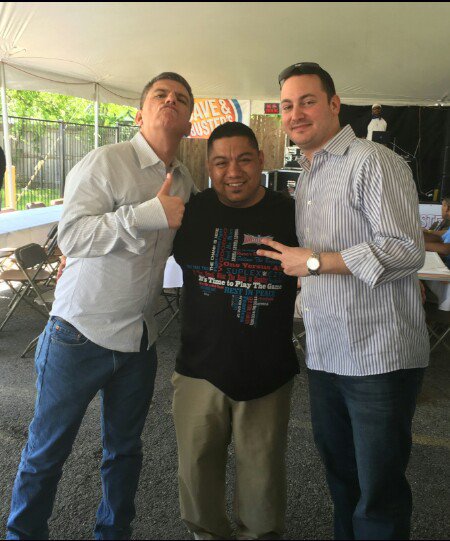 fcofep's tweet photo. @BustedOpenRadio meeting Doug and Dave was awesome Dave with his classic pose, love it. Thx guys for ur time. https://t.co/kK1B0aoanS