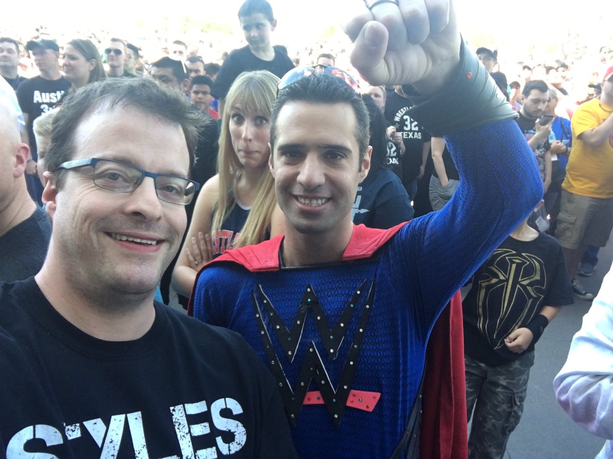 Baglee_'s tweet photo. @RealWWESuperman I just hanging outside AT&T Stadium #WrestleMania #TweetSleepConquerRetweet https://t.co/4XtzaK59iA