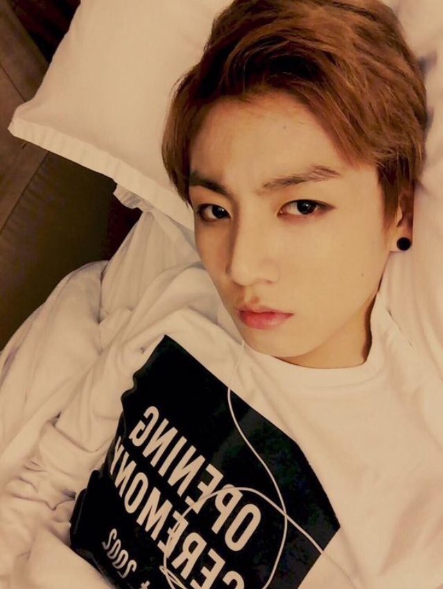 taylorfallingbc's tweet photo. jeon jungkook https://t.co/WgUWUz4a97
