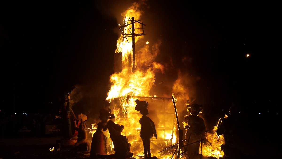 CordobaenFallas's tweet photo. Vivan las Fallas 2017... donde quiera que sean.... ¡¡Vixca Valencia!! https://t.co/WjVqQaFo40