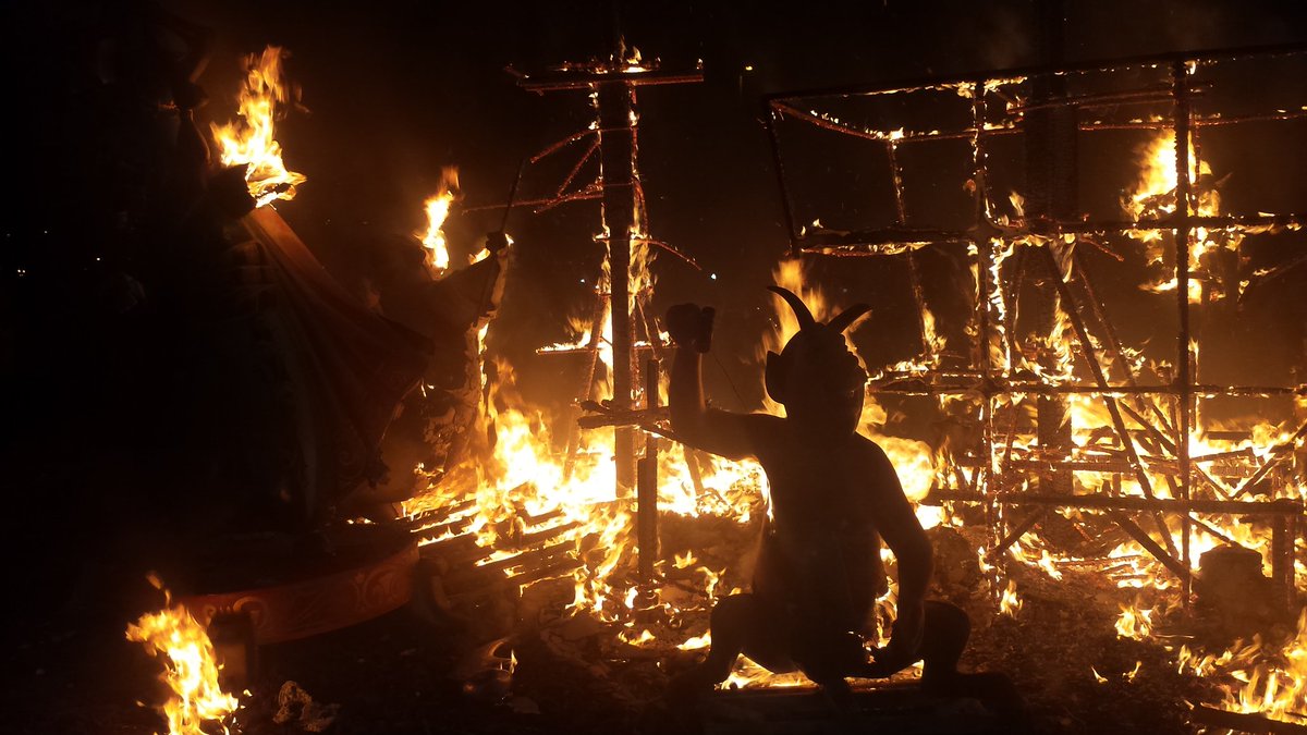 CordobaenFallas's tweet photo. Vivan las Fallas 2017... donde quiera que sean.... ¡¡Vixca Valencia!! https://t.co/WjVqQaFo40
