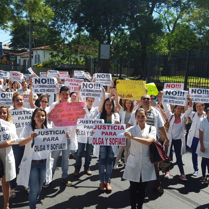 _cemuca's tweet photo. Estudiantes de Medicina UCA presentes en la convocatoria del 1 de abril! #TODOSPOROLGAYSOFIA https://t.co/kyuY0OVUpD