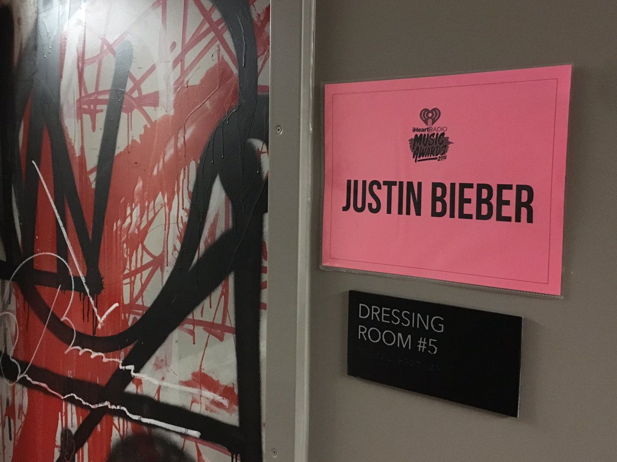 Who's ready for <a href="/justinbieber/">Justin Bieber</a> at the #iHeartAwards?! news.iheart.com/awards