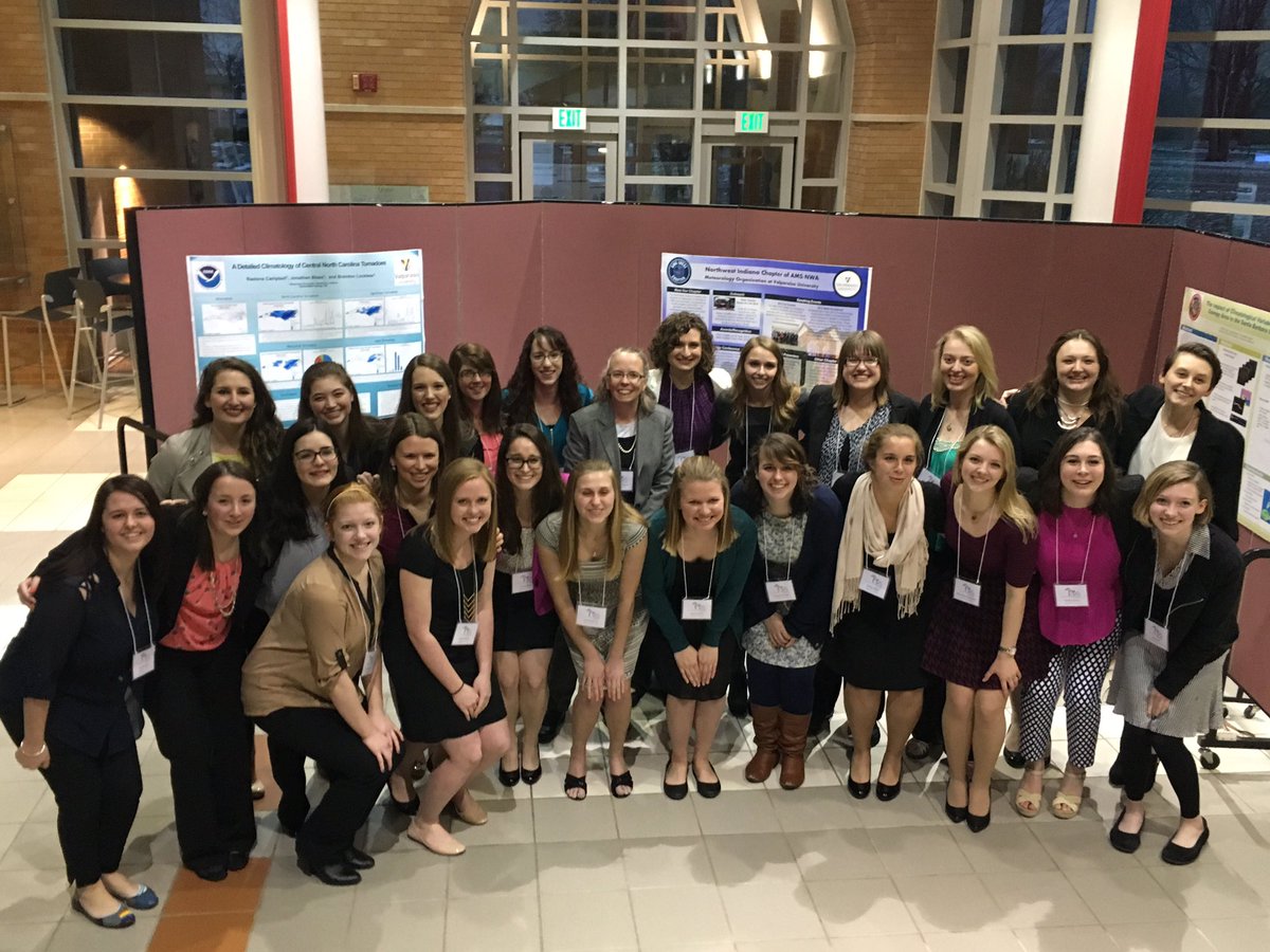 NWI_AMS's tweet image. Women in meteorology! Here's a special moment from last night and here's to more to come next year #GLMC2016