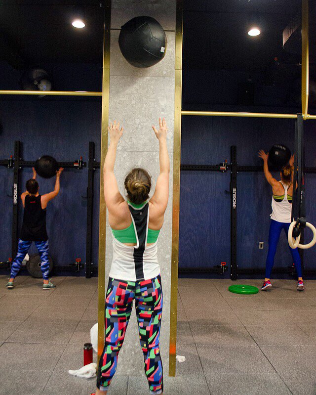 Ketanga_Fitness's tweet photo. Sweaty Betty pants &amp; #wallballs, the perfect combo? Part of our #HIIT class during our @icenyctribeca #fitness krawl https://t.co/BelPIGTXJb