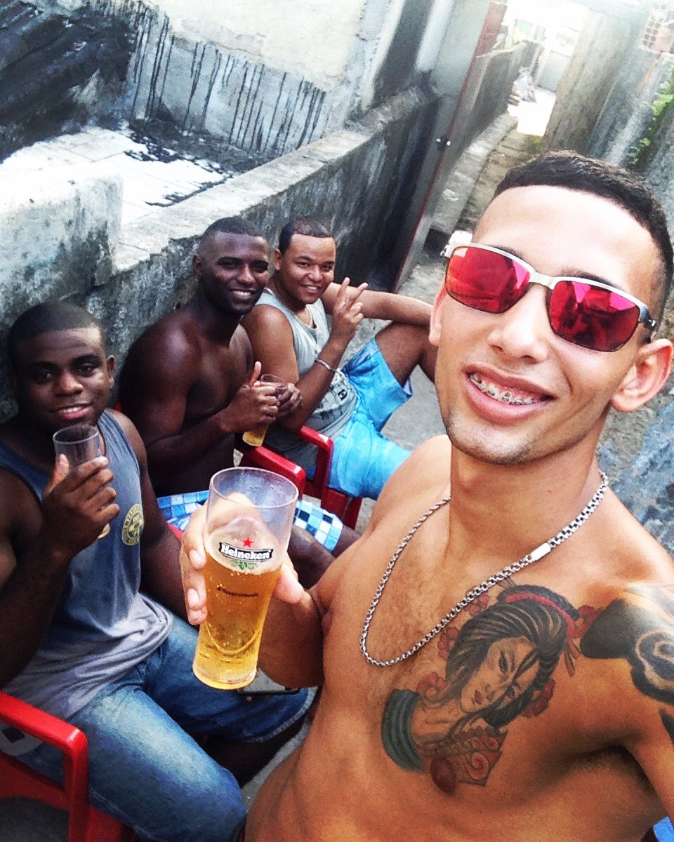 CleitoGomes0729's tweet photo. Resenha churras 🍻💚 https://t.co/CQ2ZpLqvV5