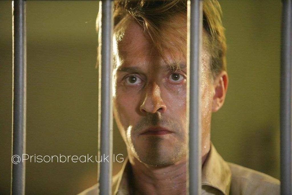 PrisonBreak_UK's tweet photo. Wonder what kind of jokes teddy will have in season 5 🤔😁 @robert_knepperofficial 
#prisonb… https://t.co/AXTONRtmFC https://t.co/xhfB9t2mDK