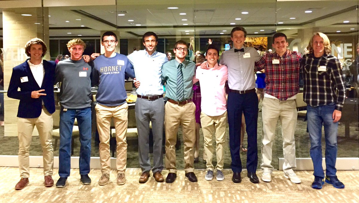 CoachBosley_'s tweet image. Distance crew cleans up pretty nice 😎🏃🏻 #ESUTF