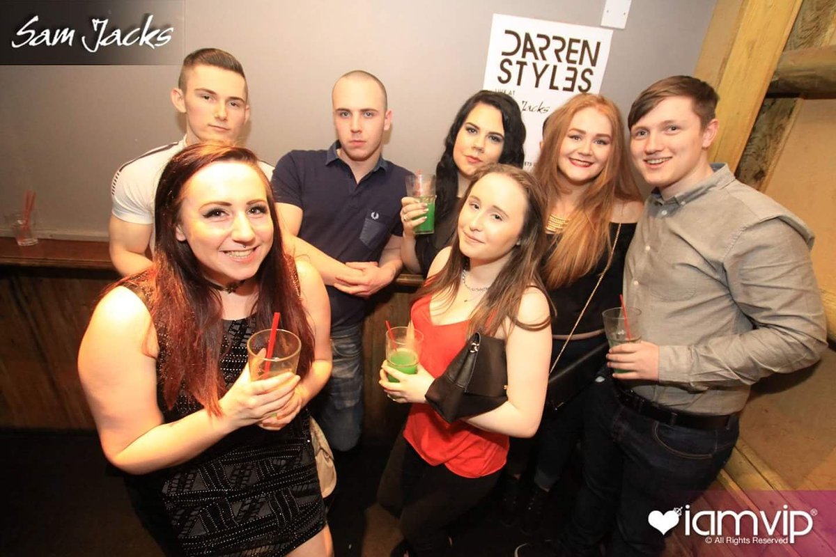 MelissaJanneox's tweet photo. Newcastle last night with ze best friends 💖 #samjacks #myearlybirthdaydrinks #toon 🍸🍺🍹 https://t.co/pgoukpitVG
