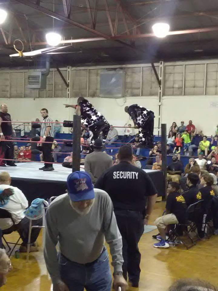 MBN_GSmooth's tweet image. Entering the ring last night at QCW! #ColorOfSuccess #COS