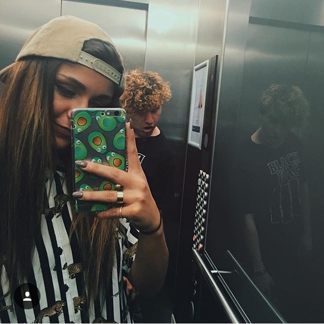 Casually creeping in the back of @SinsInSage's selfie. 😏