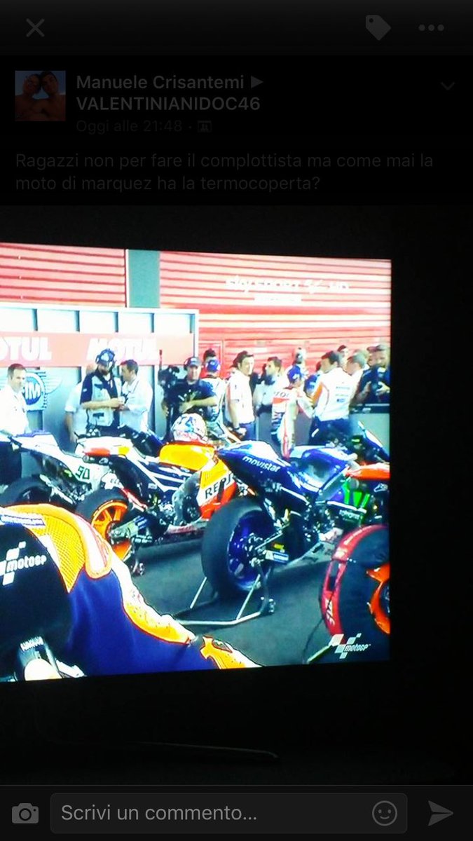TitottoSimone's tweet photo. Perché la moto di marquez ha le termocoperte ? Che gomme ha usato nella seconda parte della gara ? https://t.co/gl3yZqCJYb