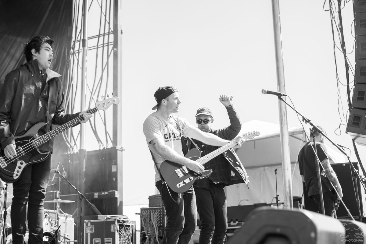 MCPhoto_MN's tweet photo. @seawayband @sowhatmusicfest @SouthBySoWhat #seaway #southbysowhat #sowhatmf #musicphotography #blackandwhite https://t.co/XRRa5NgI6X