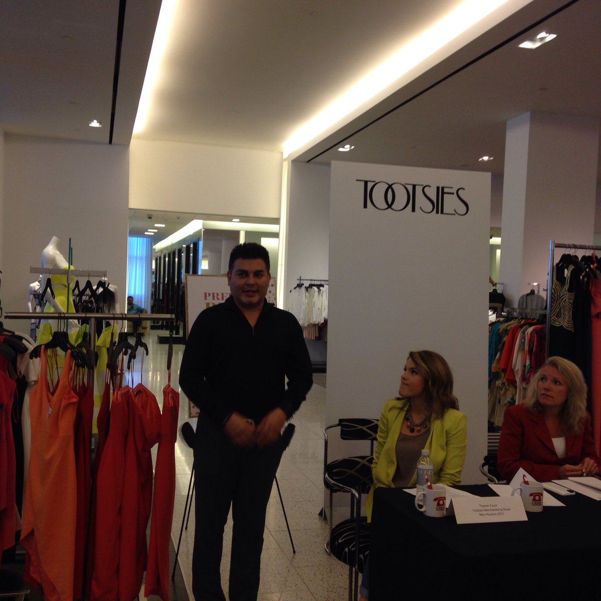 thesoniasoto's tweet image. @ESCbeauty talking about hair and beauty trends at @CrimeStopHOU #PrepForProm at @ShopTootsies