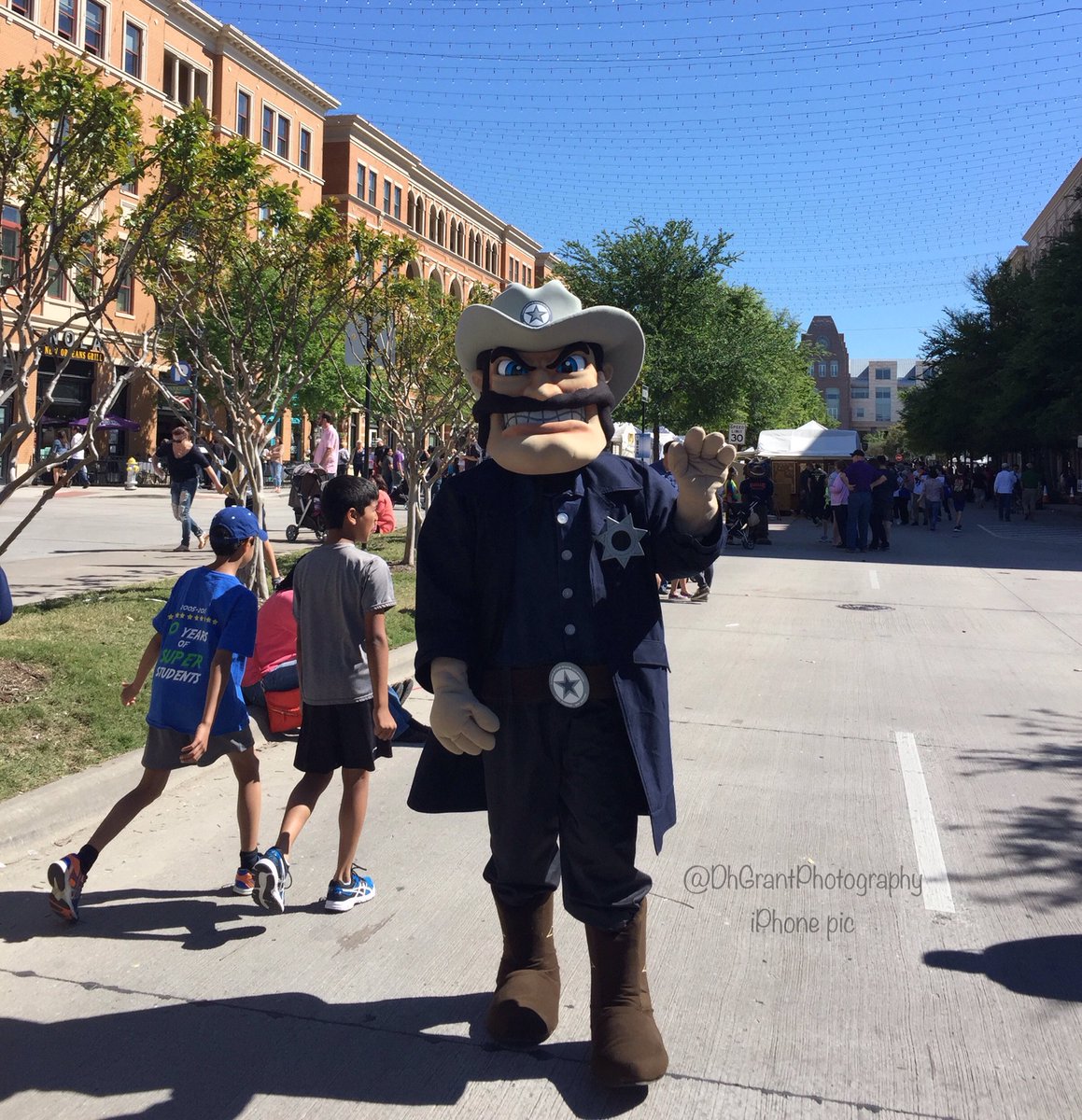 dorian1408's tweet photo. Enjoyed @ArtsInTheSquare Frisco, TX https://t.co/TPCN7Ebop5