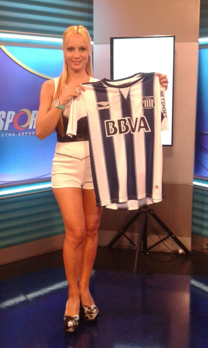de_lacancha's tweet photo. SORTEAMOS 5 CAMISETAS DEL PUNTERO!!! Regalo de Andrés FASSI en nuestro living. SEGUINOS dale RT, nombre y DNI. Dale! https://t.co/Rf56HqYFXn