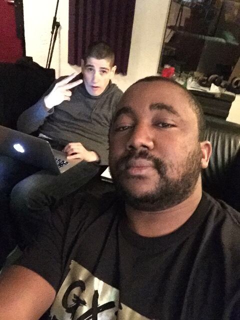 RnbProd's tweet photo. En mode studio avec @Manadja93 ! On lache rien ! https://t.co/3AoW0ARC83
