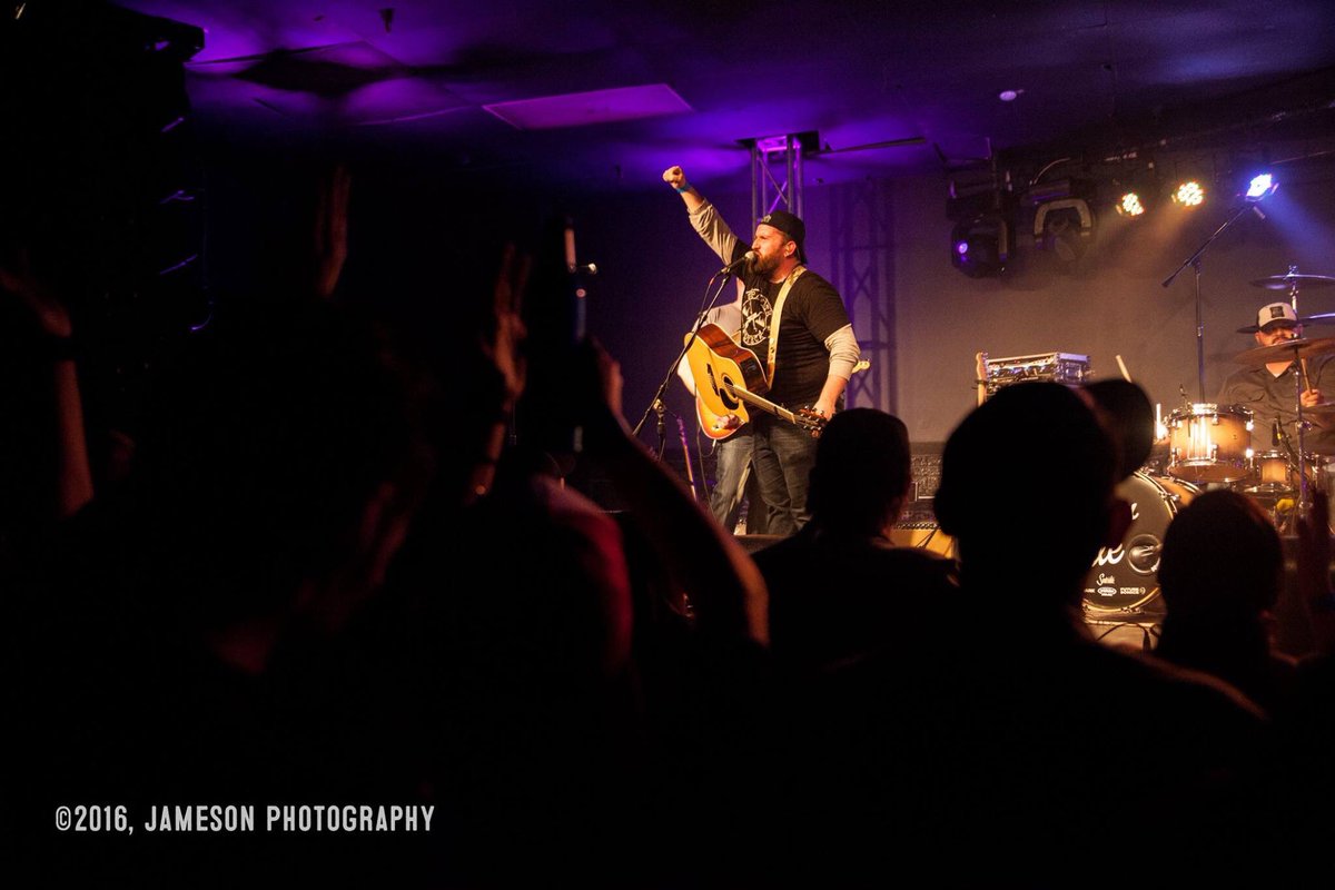 Jamesoninnis's tweet photo. Had a blast shooting pics for @DrewHaleMusic last night in TC! What a great show! #HaleYes! https://t.co/Ppu4f9jKcj