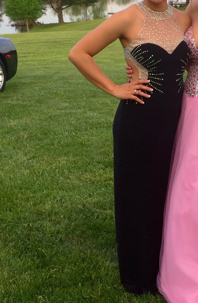 peeyyttoon's tweet photo. selling my last years prom dress. dm/text me if you or anyone you know is interested 😊 https://t.co/3hzHau1DjS