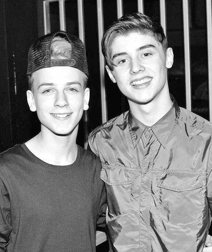CalJTurner's tweet photo. Like &amp; RT this to be added into a group DM that will be active all night with me and @ItsJackSims 🙉 https://t.co/CS48lXE1GH