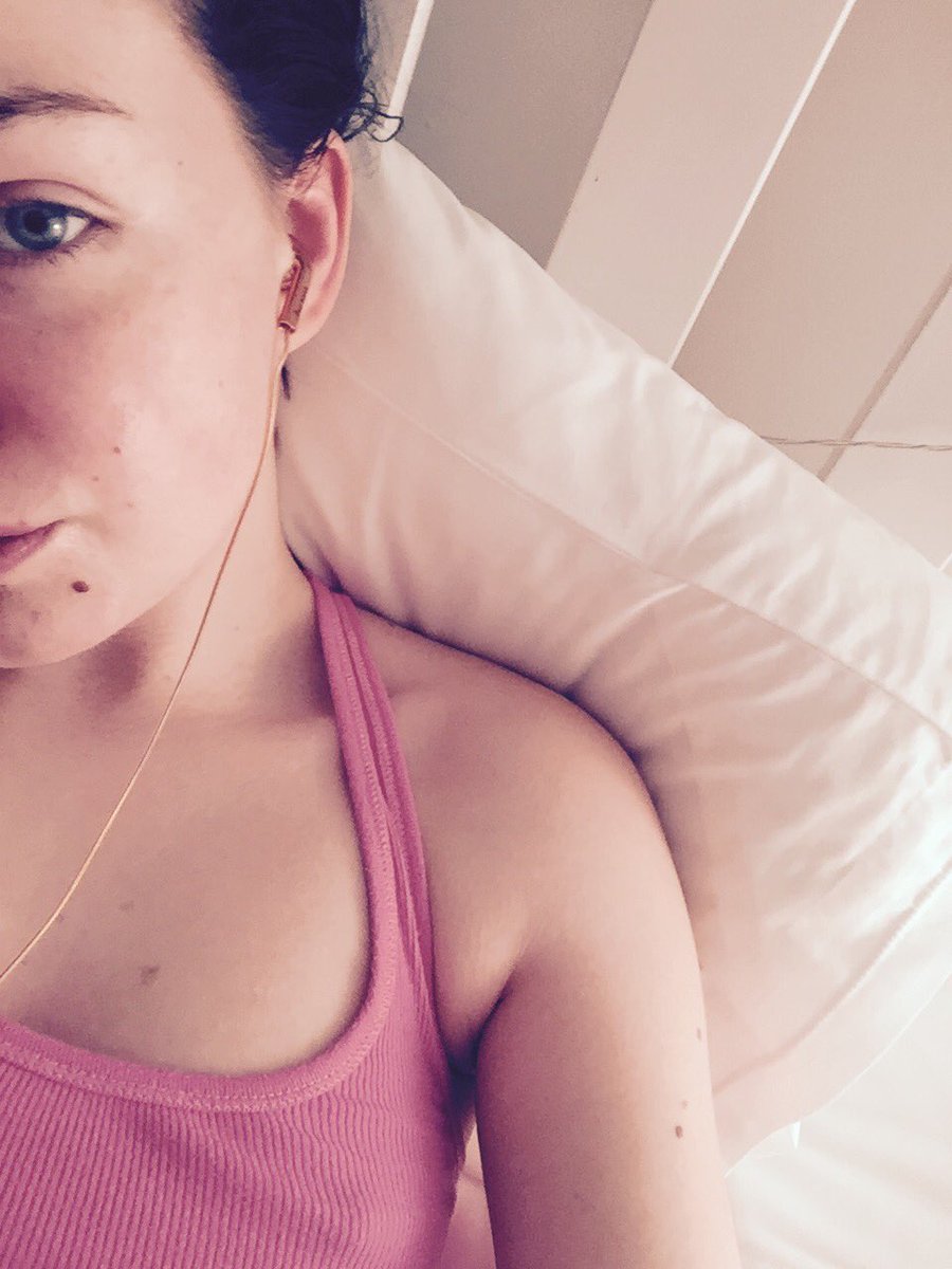 gracedf995's tweet photo. New weezer and new headphones helping me survive the flu! @Weezer @RiversCuomo #happyplugs https://t.co/acRA6bsLKf