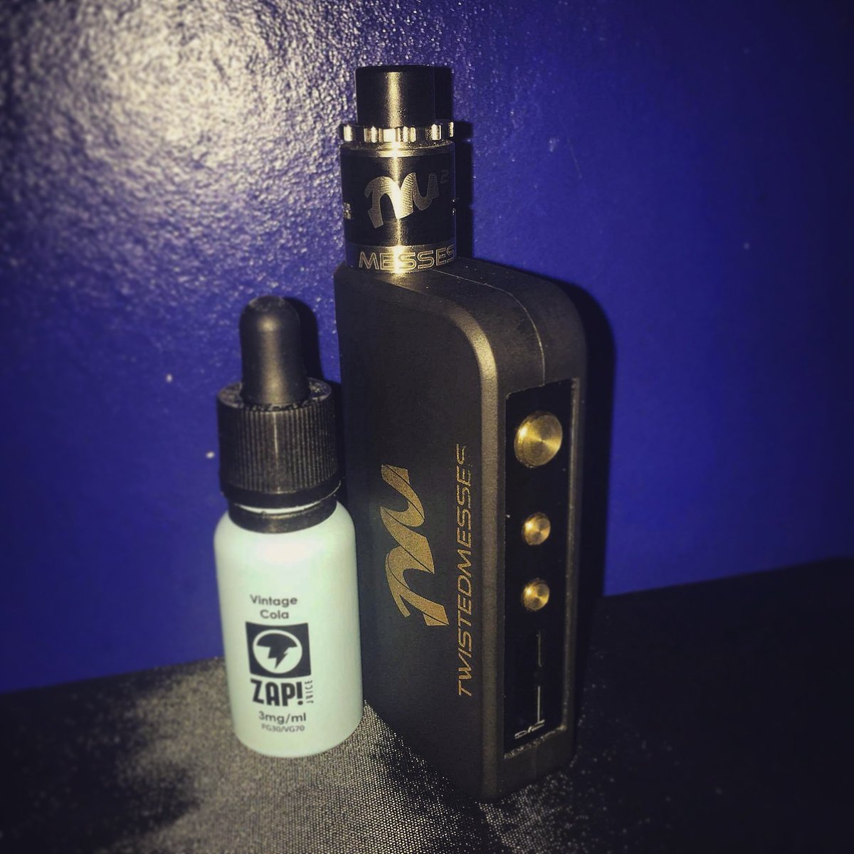 W3arn0109's tweet photo. Current setup 😉😉
#vapejam #zapjuice #vintagecola #twistedmesses #dovpo #apevaping #vaping #mods #setup #2016 #beard https://t.co/BngXVi0qXf