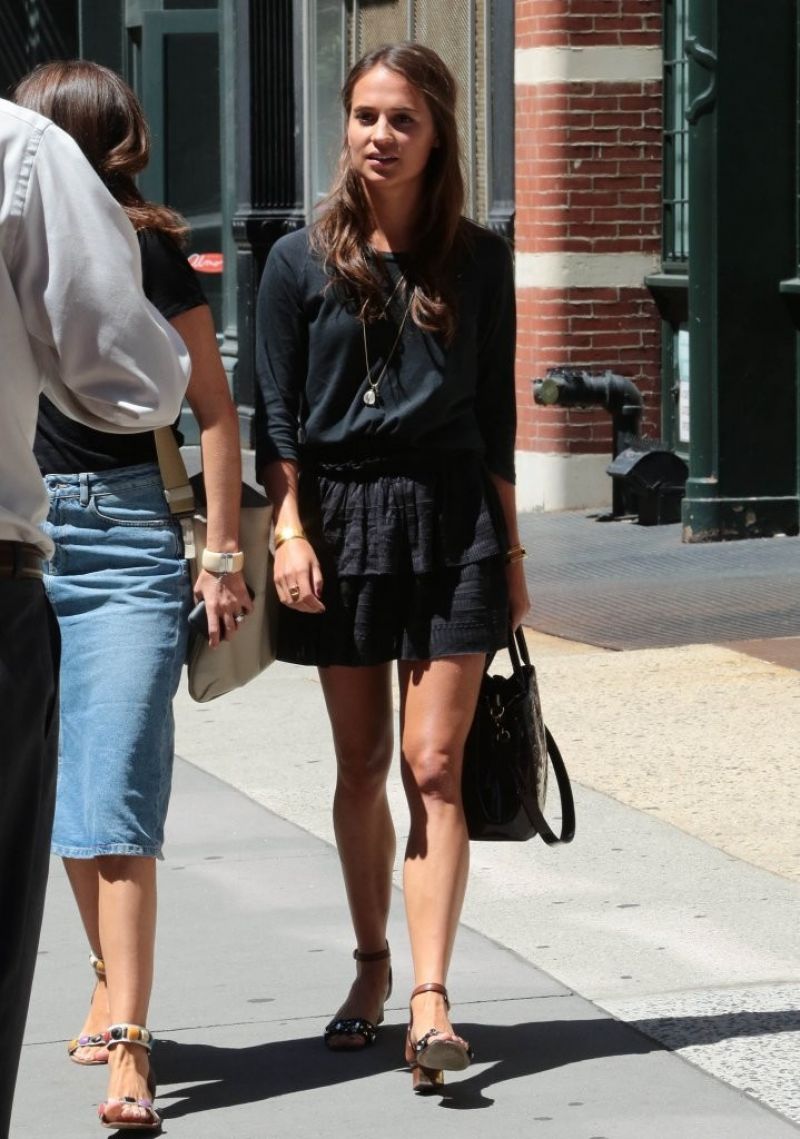 casual alicia vikander street style