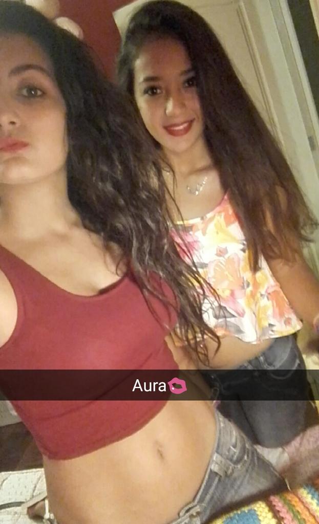 CateriG's tweet photo. Noche de fiesta @ErikaValdezCant https://t.co/fDT94YtgXV