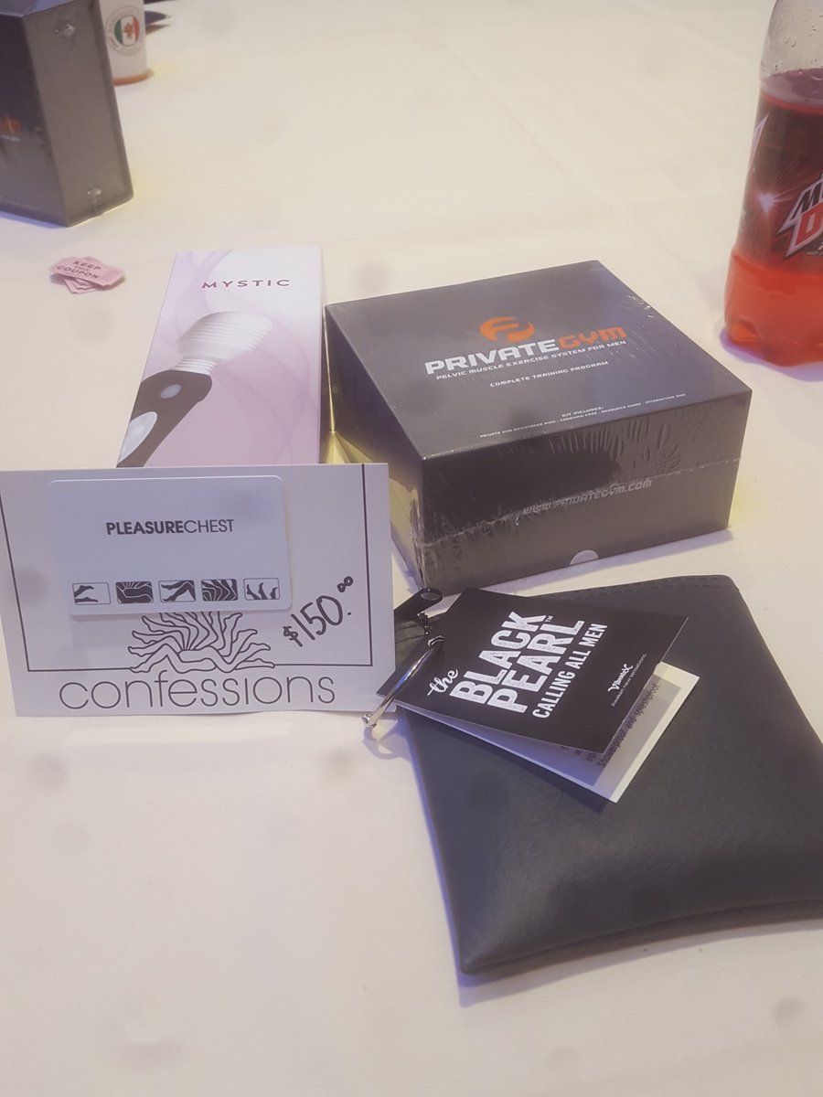 SexwriterSci's tweet image. @OnTheSwingset @CooperSBeckett continuing your legacy at #ccon #cconck