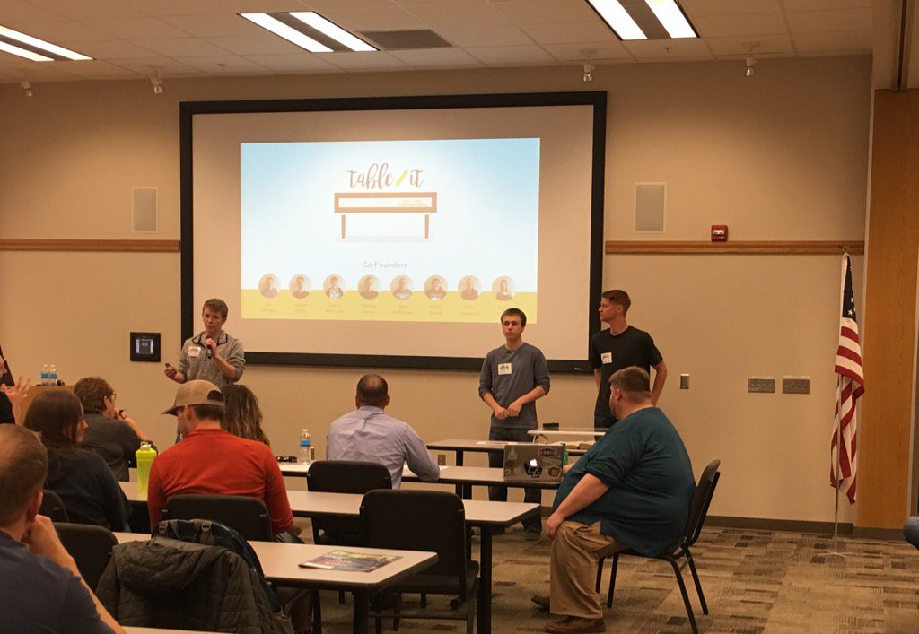 Hearing from the founders of #startup <a href="/TableIt_Smart/">TableIt</a>. A way to display ideas, a clear work surface! #yanktonsw