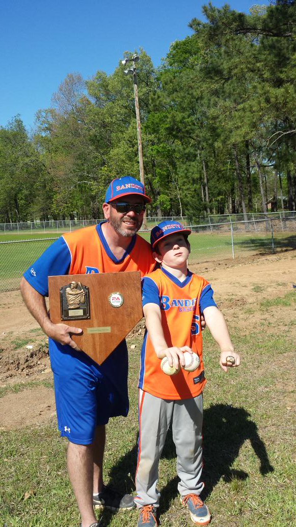 AFIvy24's tweet photo. 1st place / gold rings / 2 homers with a walk off for my Arkansas Bandit 8 u. Great weekend. # teamwork https://t.co/I081T3eMrk