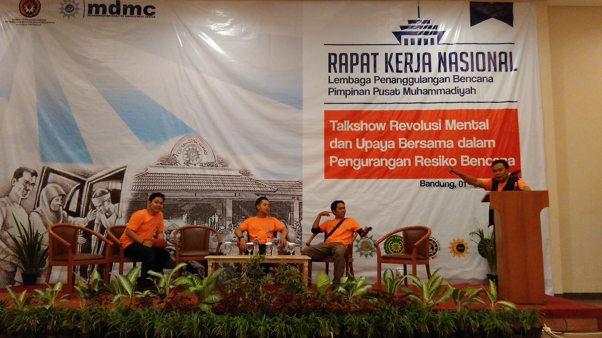 Tim Vertical Rescue setelah dan saat melakukan evakuasi korban menggunakan sistem suspension.