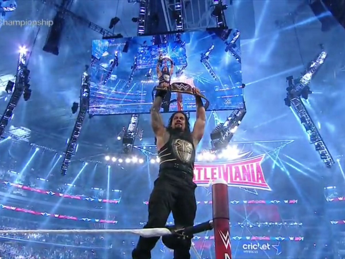 RomanReignsNet's tweet photo. Words can't express how proud we're of @WWERomanReigns you earned that title!  #Wrestlemania #RomanReigns https://t.co/9k06nwfTJd