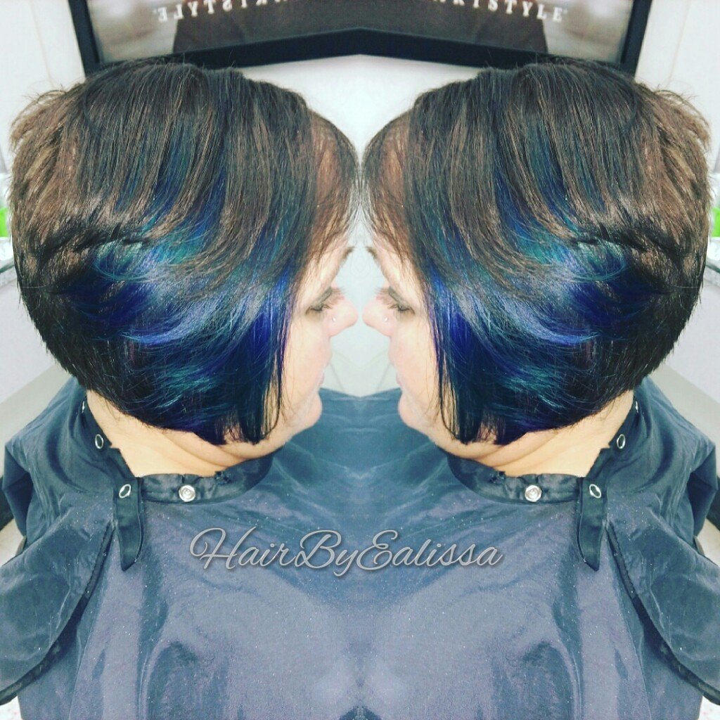 EalissaM's tweet photo. Green , blue and purple side peekaboo 🙈 #hairbyealissa https://t.co/41mnLCBMSj