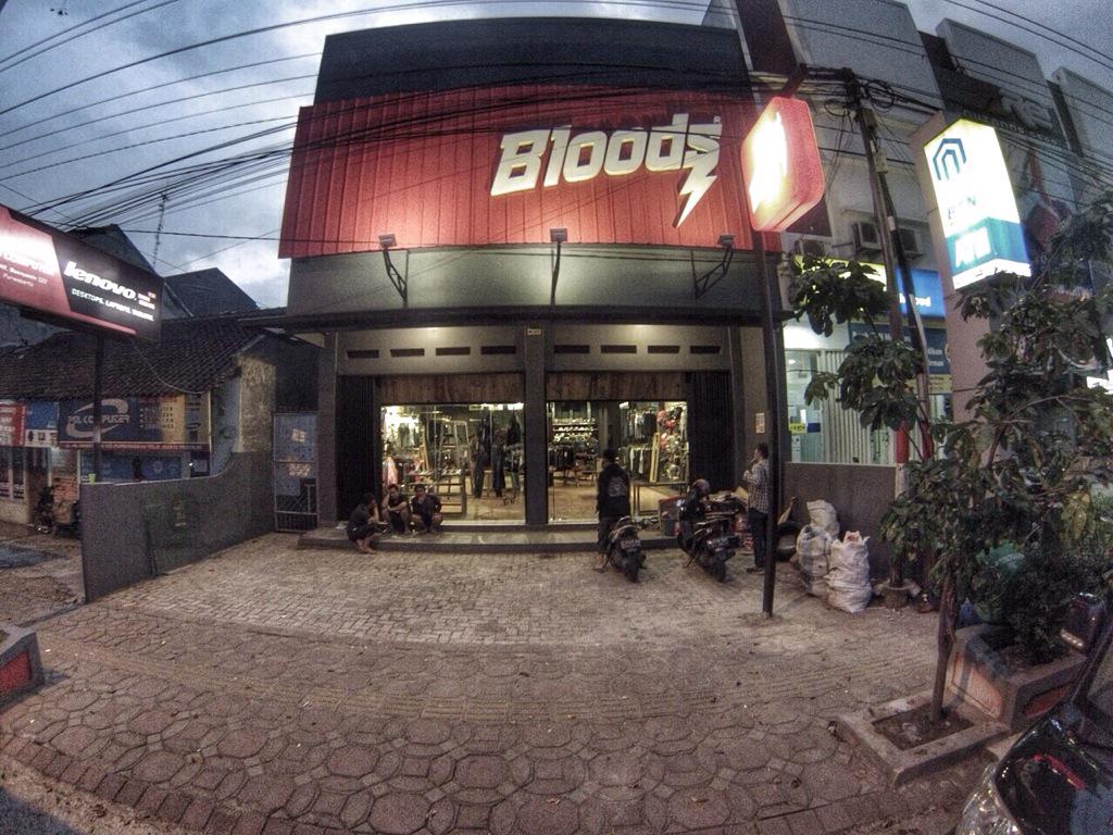 Diskon #lebaransale up to 50% + 5% u/ member hanya tersisa 1 hari lagi. Jangan sampai terlewatkan ya !