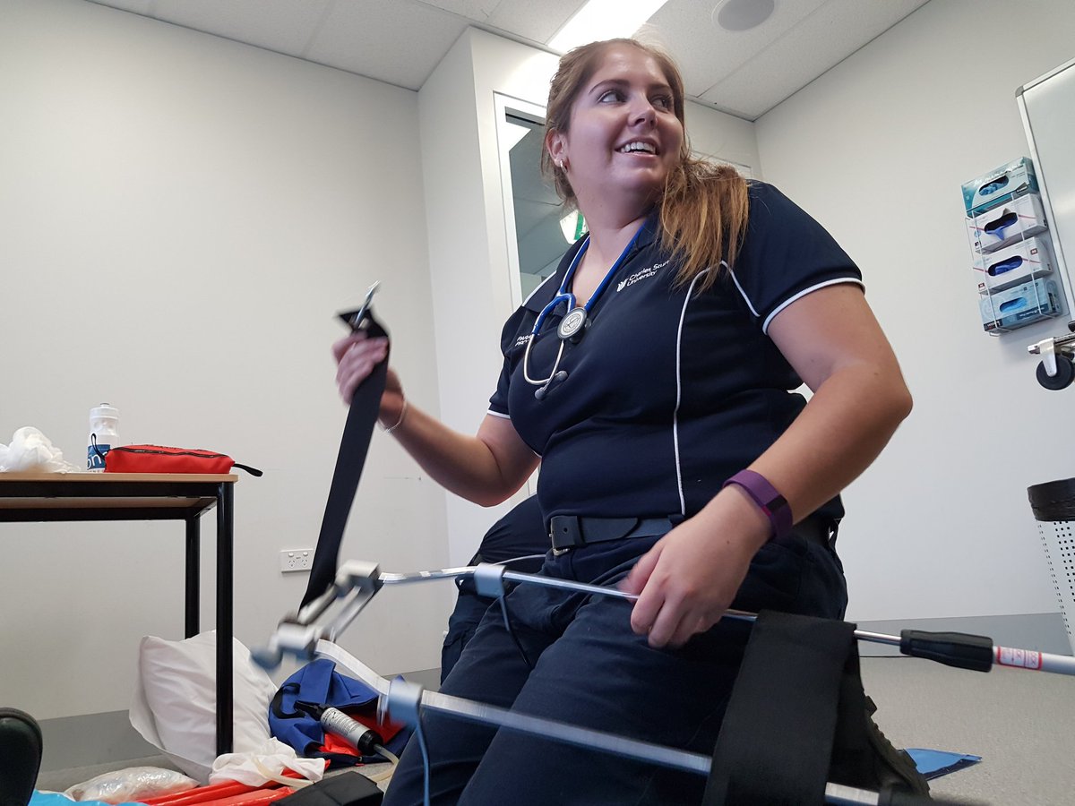 ParamedicElle's tweet photo. Refresh on traction splinting in #bms327 this morninng https://t.co/i1VIw55EPc