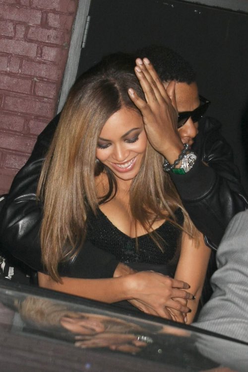 BeyLegion's tweet photo. Happy 8th Anniversary to Beyoncé &amp; Jay Z! 💍💘 https://t.co/W0PjOYkuaI